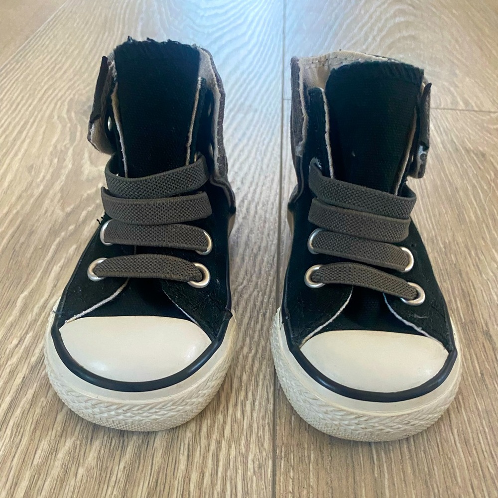 Chuck Taylor All Star Classic - Size 4C